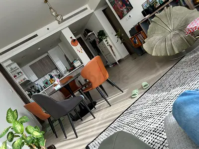 Modern dining table with 4 chairs (good condition)