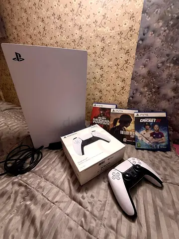 Selling my PlayStation 5 Disc Edition in excellent condition.