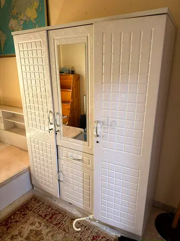White 3-Door Wardrobe with Mirror