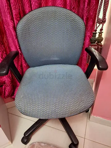 Used ergonomic office chair with armrests in good condition – blue