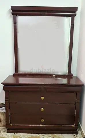 Dresser with mirror for only 100 aed