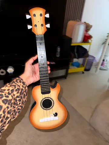 Toy guitar