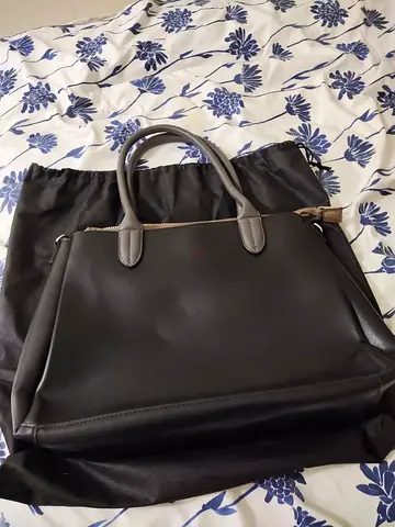 Carpisa black handbag with round handles – good condition