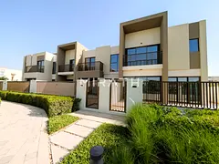 Single Row 3BR + Maid | Private Backyard | For Sale in La Violeta, Villanova