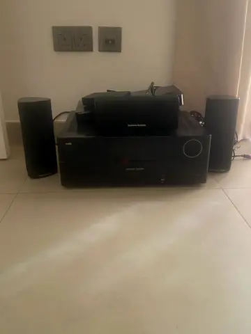 Harmon / Kardon AVR 170 Home Theater system with 5 speakers and a subwoofer.