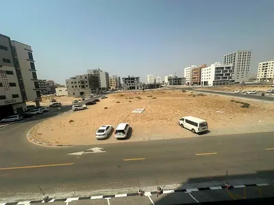 فرصة مميزة لاستئجار شقة في منطقة الجرف الصناعية 3، تتميز بموقع حيوي قريب من جميع الخدمات، مع تصميم عملي ومساحات مريحة تناسب العائلات.