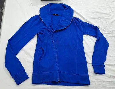 Women's winter jacket, blue, with a front zipper and long sleeves, sizes M to L