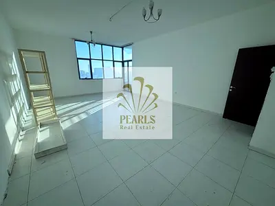 للإيجار السنوي في أبراج الفالكون الراشدية 2 عجمان: أكبر مساحة 3 غرف وصالة مع 3 بلكونات بإطلالة مفتوحة وخزائن حائط