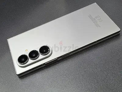 Samsung Galaxy Z Fold7 512GB Silver - Good Condition Not even a Single Scratch on it.