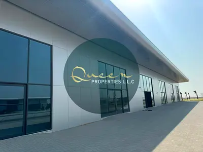 معرض تجاري مميز | عقد إيجار لمدة 3 سنوات | بالقرب من شارع الشيخ محمد بن زايد | على العظم (Shell & Core) | أنشطة تجارية متنوعة