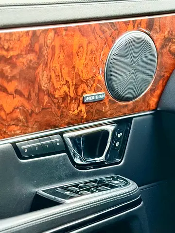 صورة 16 لـ 2014 Jaguar XJ