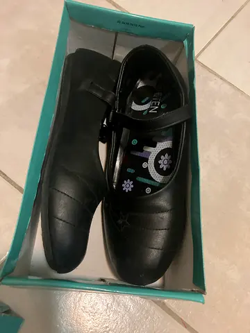 Girls shoes