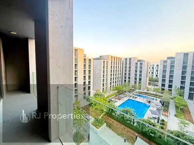 Luxury Huje Spacious Appartment With Balcony Pool View