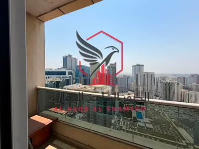 شقة مميزة بمساحة واسعة غرفة وصالة  وإطلة مدينة مع بلكون