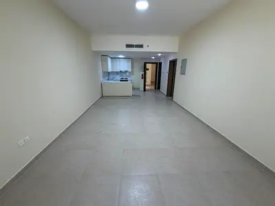 شهرمجاني_باركن مجاني_غرفة ماستر_ 2 حمام_ مطبخ أمريكي_خزائن بالحائط_ تكييف مركزي_اول ساكن