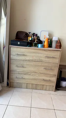 Light oak 3-drawer chest / dresser - good condition