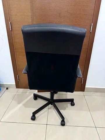 Black ergonomic office chair with wheels - good condition