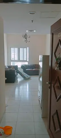 🏡 للإيجار – شقة غرفتين وصالة 📍 الموقع: المجاز 2 ✨ غرفتان وصالة 💰 الإيجار السنوي: 40,000 درهم 🔐 التأمين: 2,000 درهم (كاش) 📄 الرسوم الإدارية: 5%