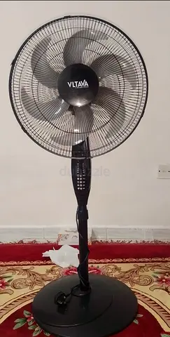 مروحة VLTAVA عمودية بحالة ممتازة للبيع