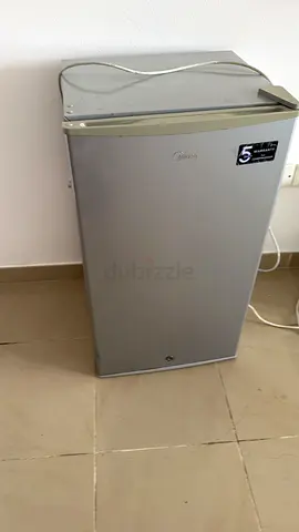 Midea single-door compact refrigerator