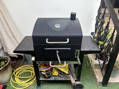 Charcoal BBQ grill / smoker (only used twice!)