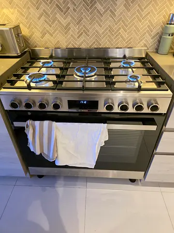 Bosch Series 8,5 Burner Full Gas digital cooking range Oven with fan latest version 90cm