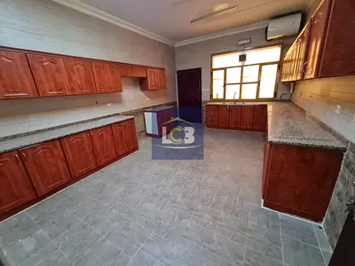 SEPRATE ENTRANCE 5BHK VILLA WITH BIG MAJLIS,LIVING HALL & MAIDS & LAUNDRY ROOM AT A PRIME LOCATION