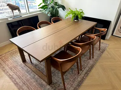 Excellent condition dining table with six chairs like a new