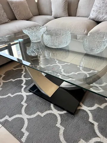 Glass Top Coffee Table with Modern Metal Base – Excellent Condition