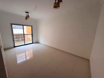 اول ساكن-التلة-غرفة نوم ماستر واسعة صالة منفصلة بمساحة كبيرة 2 حمام إطلالة مفتوحة-تكييف مركزي