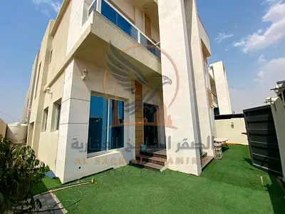 فيلا راقية ثاني ساكن في الزاهية للايجار السنوي بموقع مميز وتصميم راقي ومساحه ممتازه مع باركن وجاهزه للسكن