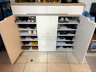 White Gloss Shoe Cabinet with Sliding Center Panel - Good Condition