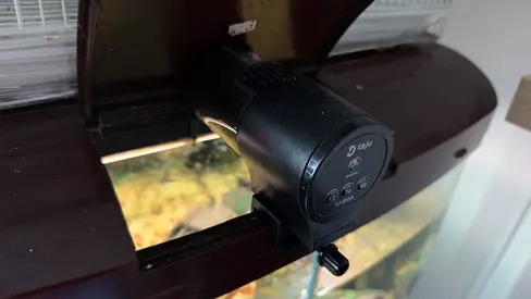 Used Aquarium Internal Filter/Pump - Compact, automatic feeding machine, Working Condition