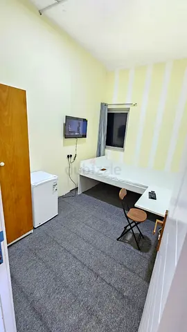 FULLY FURNISHED WINDOW SPACIOUS PARTITION ROOM READY TO MOVE IN TECOM 5MIN TO DIC METRO....