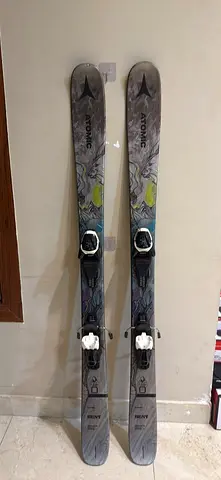 Atomic beginner/all-mountain skis with bindings - used, good condition