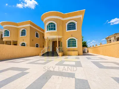 Large villa in Al Muwaihat area, directly from the owner, freehold, close to all services, with electricity, water, and air conditioning.