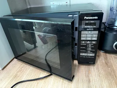 Panasonic 20L Solo Microwave – Excellent Condition – AED 200