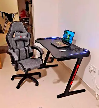 Brand-new Gaming Table with Gaming Chair Available