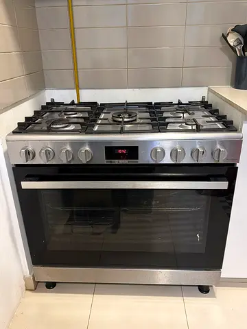 Bosch Stainless Steel Gas Range with Oven - 5 Burners, Good Condition