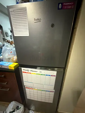 Top freezer fridge/refrigerator