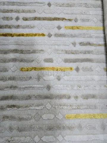Light grey and gold modern area rug - 150 x 220 cm (good condition)