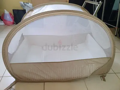 Samsonite Portable pop-up travel baby bassinet with mosquito net, barely used