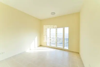 EXCLUSIVE DISCOUNT | 2 + Store | Vacant in Dec