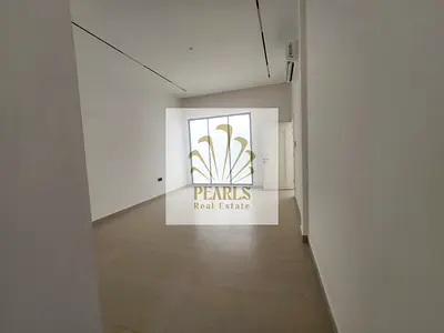 أفخم تاون هاوس أول ساكن بالزاهية عجمان، 3 غرف، مجلس وصالة، 5 حمامات، تكييف سبليت، خزائن حائط، مظلة سيارات، تشطيبات راقية، الإيجار 85,000 درهم، 4 دفعات