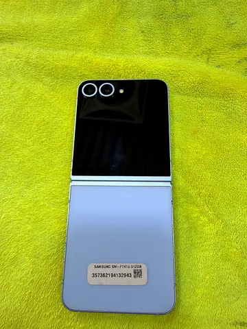 Samsung Galaxy Z Flip6 (Silver) - Foldable Phone, Good Condition