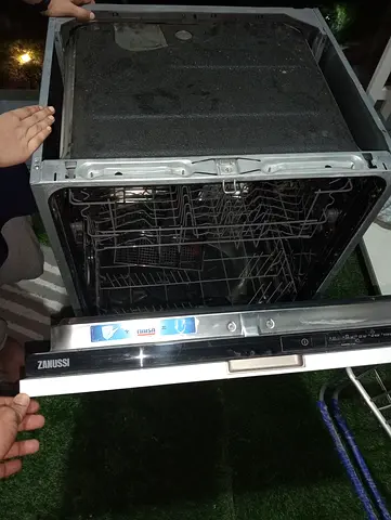 Urgent sale - Zanussi Built-in Dishwasher - Used for sale