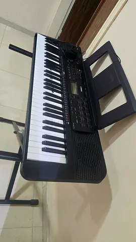 Musical keybkard yamaha with stand