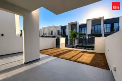Large Layout | Vacant Soon | Middle Kitchen