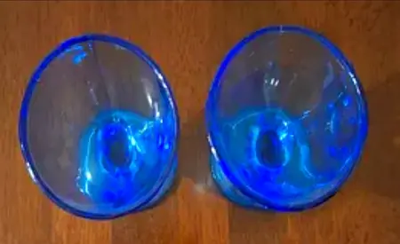 2 Oval Glass Cups ٢ كأس زجاج بيضاوي