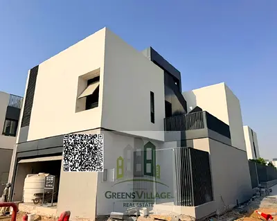 Corner Elegant & Spacious Ready To Move Townhouse